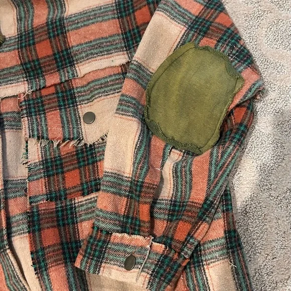 **NWOT POL JACKET**.          Plaid Hooded Jacket with Green Accents - Picture 4 of 11